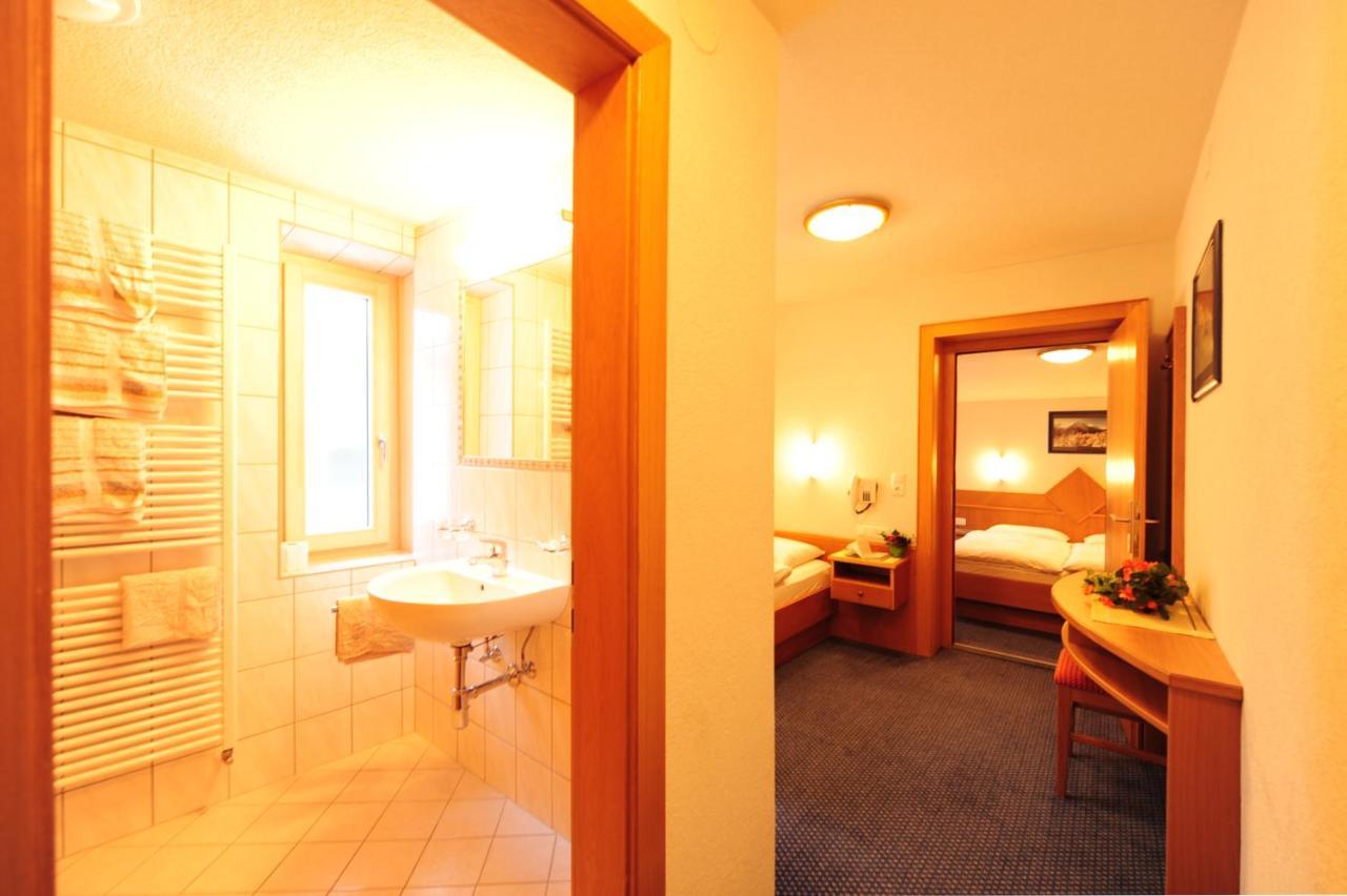 Haus Enzian Bed and Breakfast Sankt Anton am Arlberg Kamer foto
