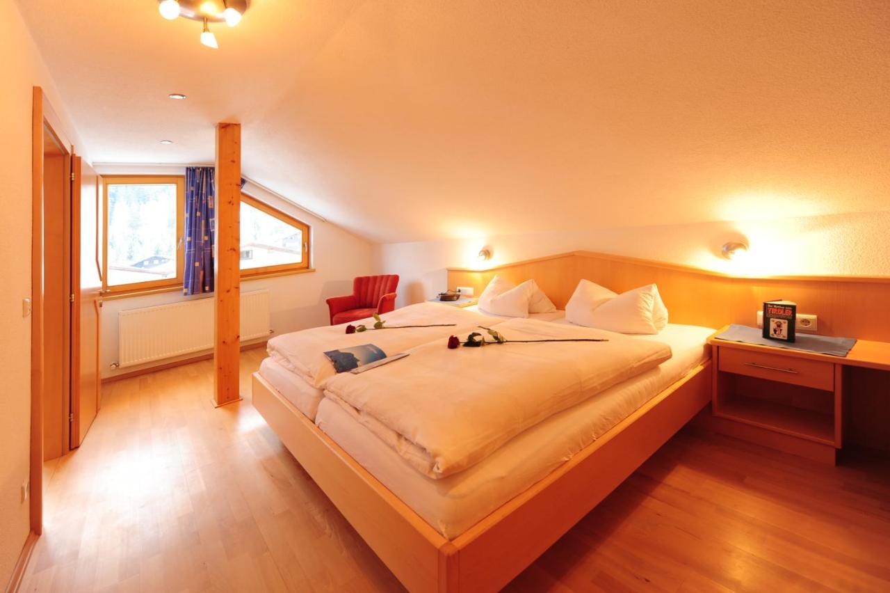 Haus Enzian Bed and Breakfast Sankt Anton am Arlberg Kamer foto