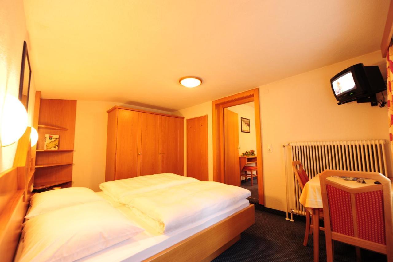 Haus Enzian Bed and Breakfast Sankt Anton am Arlberg Kamer foto