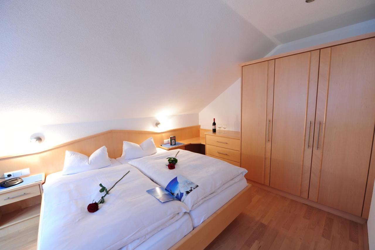 Haus Enzian Bed and Breakfast Sankt Anton am Arlberg Kamer foto