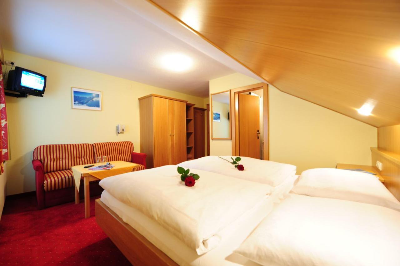 Haus Enzian Bed and Breakfast Sankt Anton am Arlberg Kamer foto