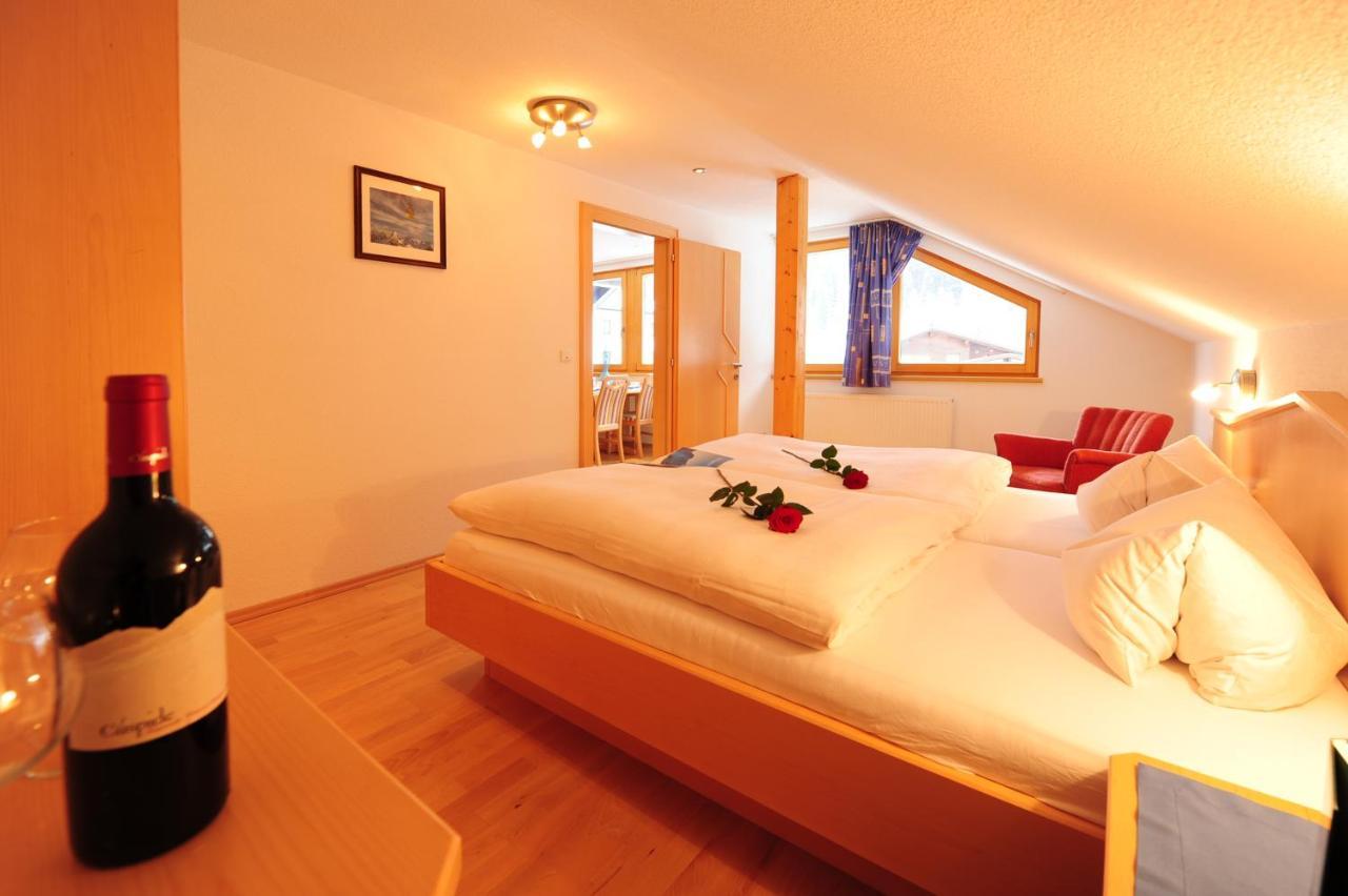 Haus Enzian Bed and Breakfast Sankt Anton am Arlberg Kamer foto