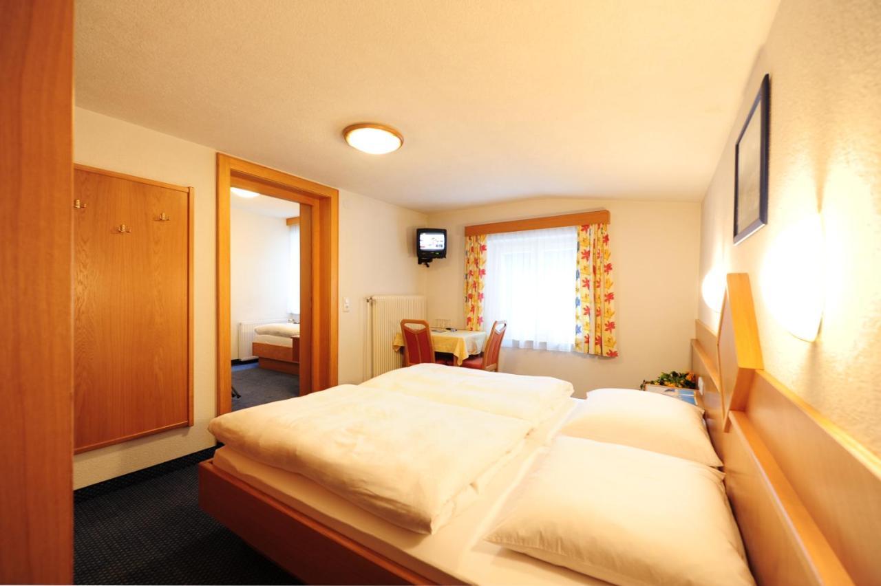 Haus Enzian Bed and Breakfast Sankt Anton am Arlberg Kamer foto