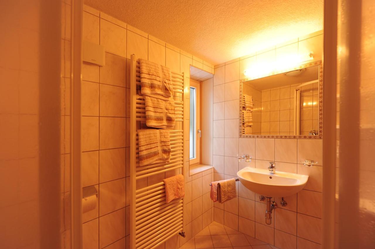 Haus Enzian Bed and Breakfast Sankt Anton am Arlberg Kamer foto