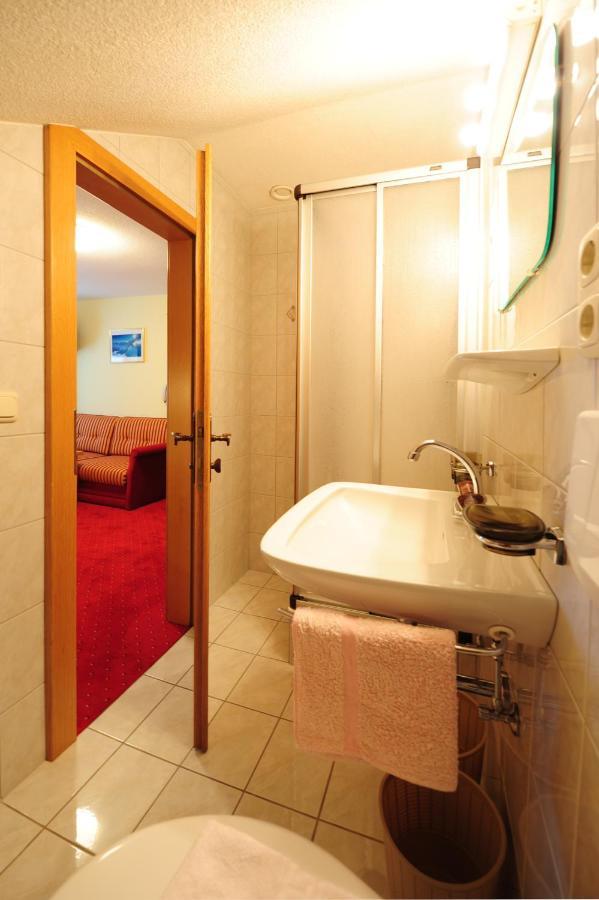 Haus Enzian Bed and Breakfast Sankt Anton am Arlberg Kamer foto
