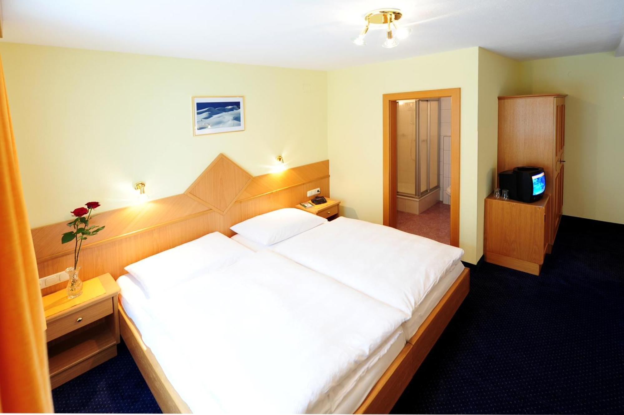 Haus Enzian Bed and Breakfast Sankt Anton am Arlberg Buitenkant foto