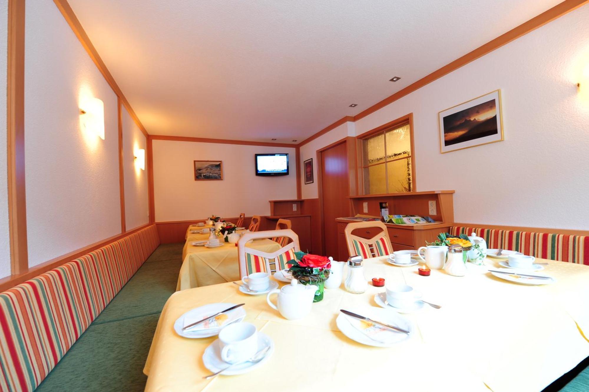 Haus Enzian Bed and Breakfast Sankt Anton am Arlberg Buitenkant foto