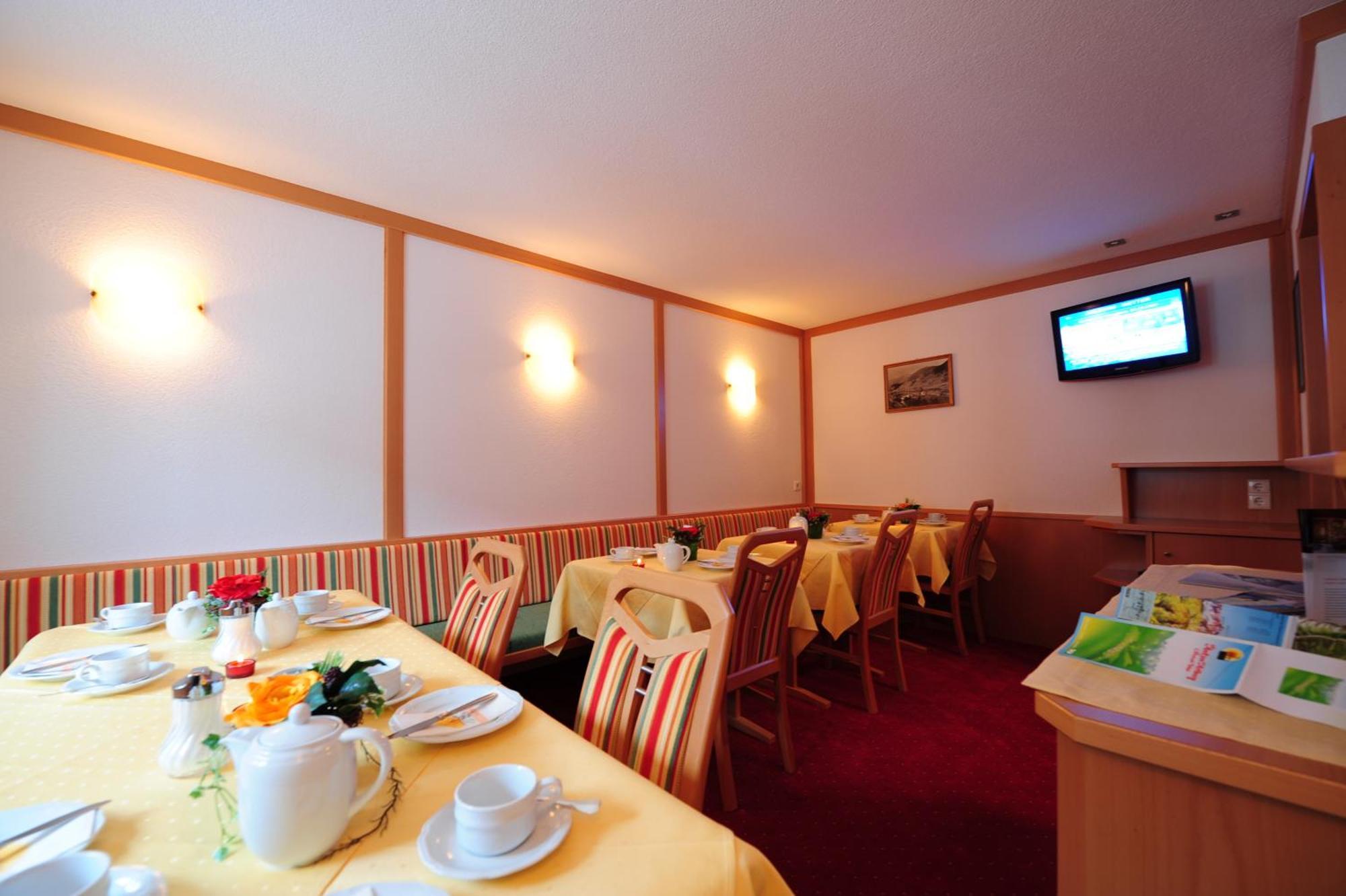 Haus Enzian Bed and Breakfast Sankt Anton am Arlberg Buitenkant foto