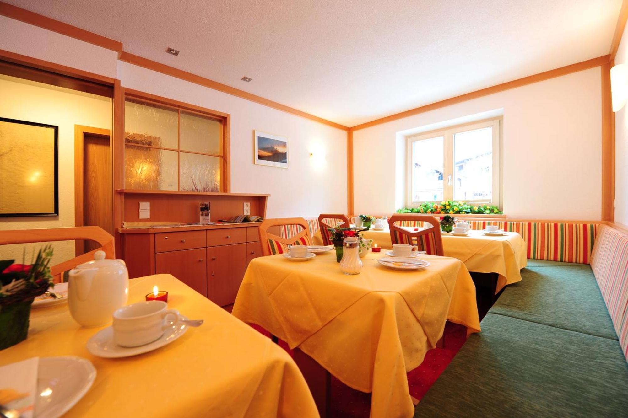 Haus Enzian Bed and Breakfast Sankt Anton am Arlberg Buitenkant foto